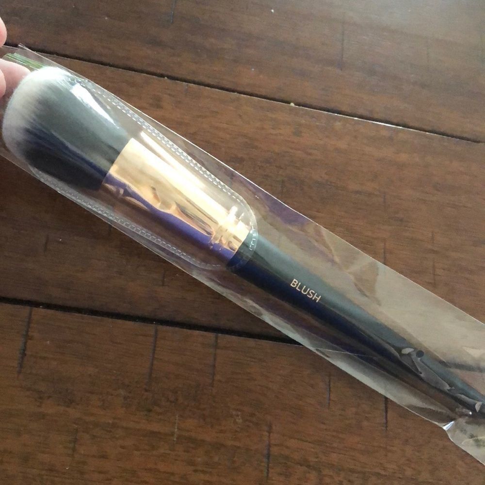 NWT- SHAINA B MIAMI Blush Brush